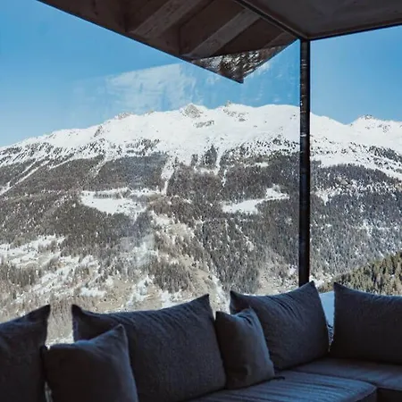 Guerneres & By Alpine *