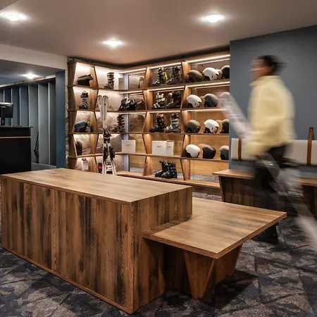 Guerneres & By Alpine