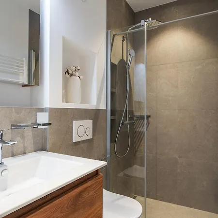 Guerneres & By Alpine *