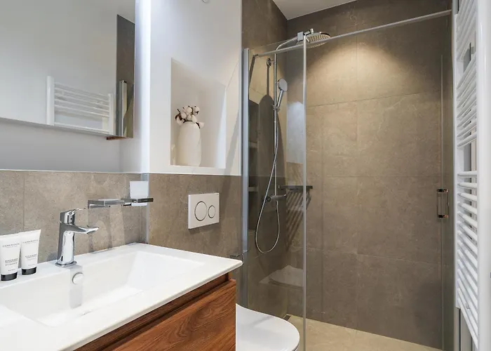 Guerneres & By Alpine *